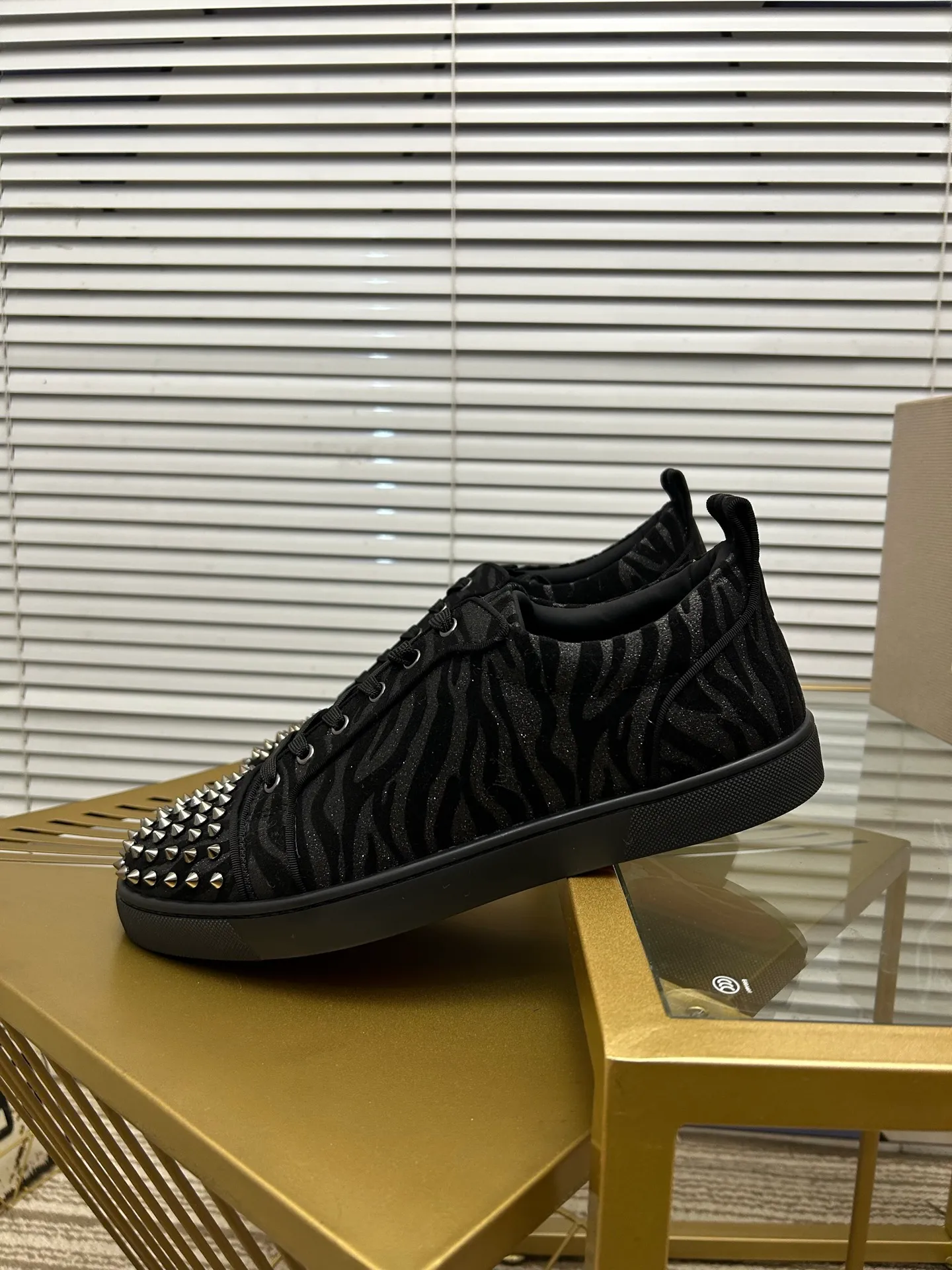 (Customized model) Ex-factory price is 520. christian louboutin (CL red sole shoes) counter series, casual sneakers for couples 📢 📢 📢 Exclusive hot style release 🎈🎈💪 Movable latex feet 👻 Finished outsole line [Proud] 😝Female 35-40# Male 38#-46, global supply😝 [Top version]: Original imported genuine leather upper, top original leather lining, original molded TPU outsole, original 1:1 detail processing, original shoe last,